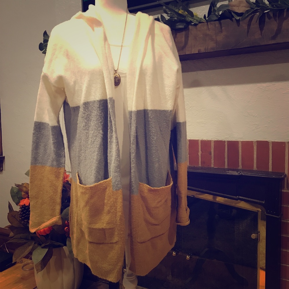 Long, soft sweater in pale gray, gold and cream